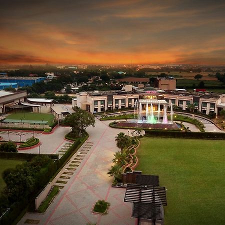 City Park Resort Bahādurgarh Esterno foto