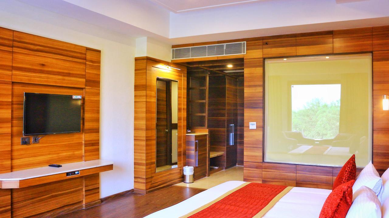 City Park Resort Bahādurgarh Esterno foto