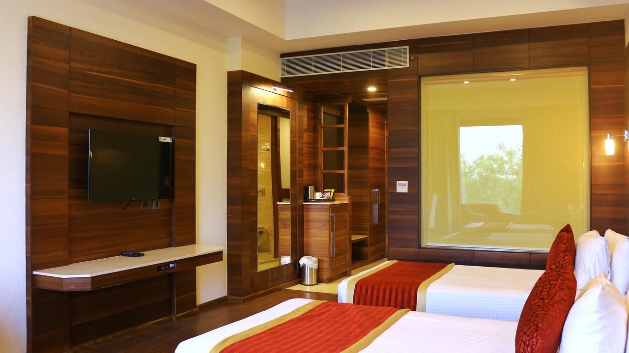 City Park Resort Bahādurgarh Esterno foto